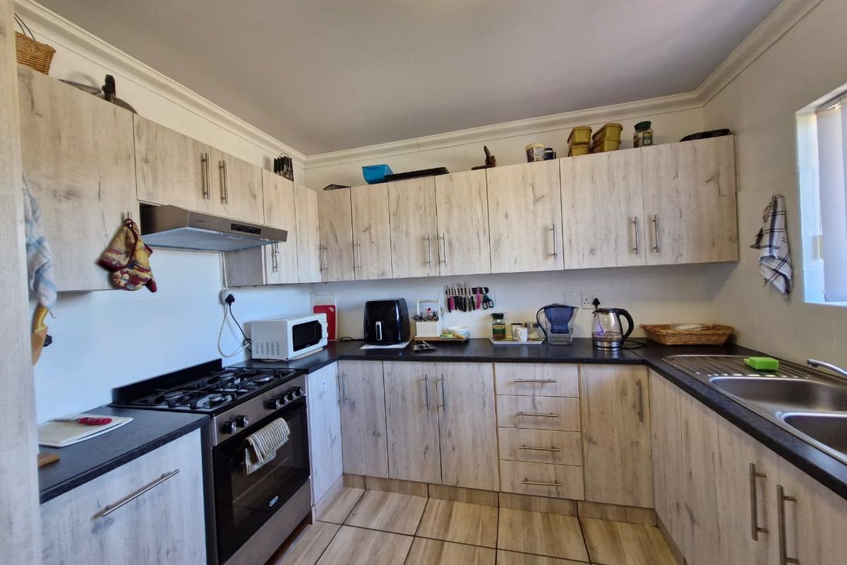 Family home in sought after Stilbaai going on auction. - Photo 3