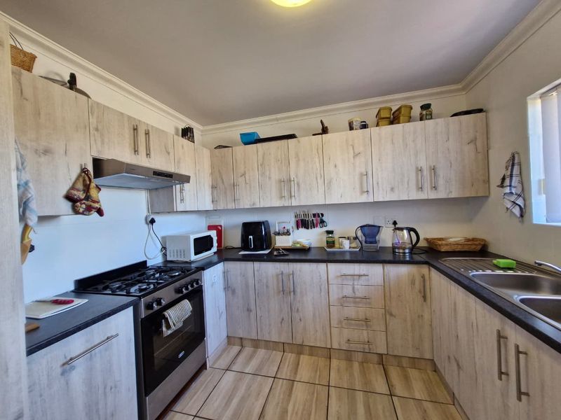 Family home in sought after Stilbaai going on auction. - Photo 3