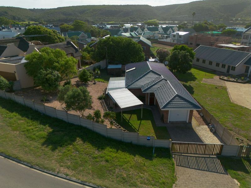 Family home in sought after Stilbaai going on auction. - Photo 2