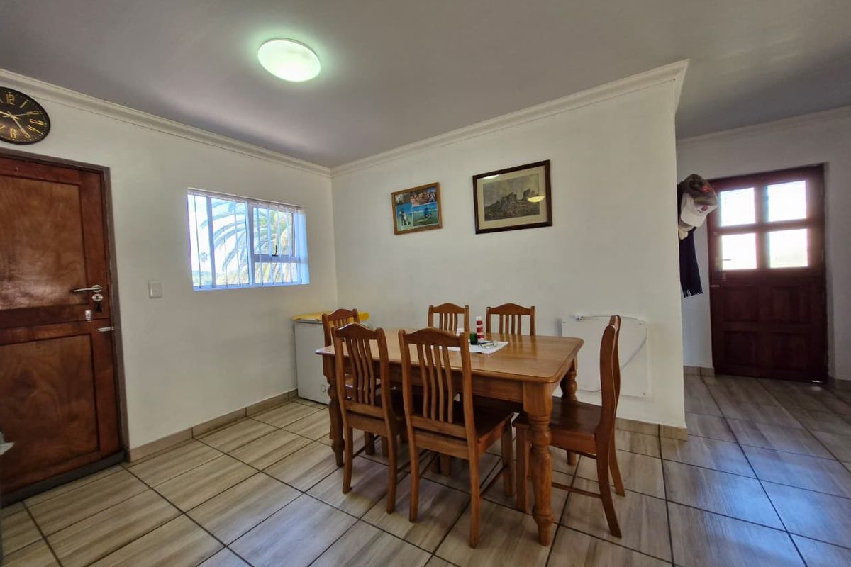 Family home in sought after Stilbaai going on auction. - Photo 5