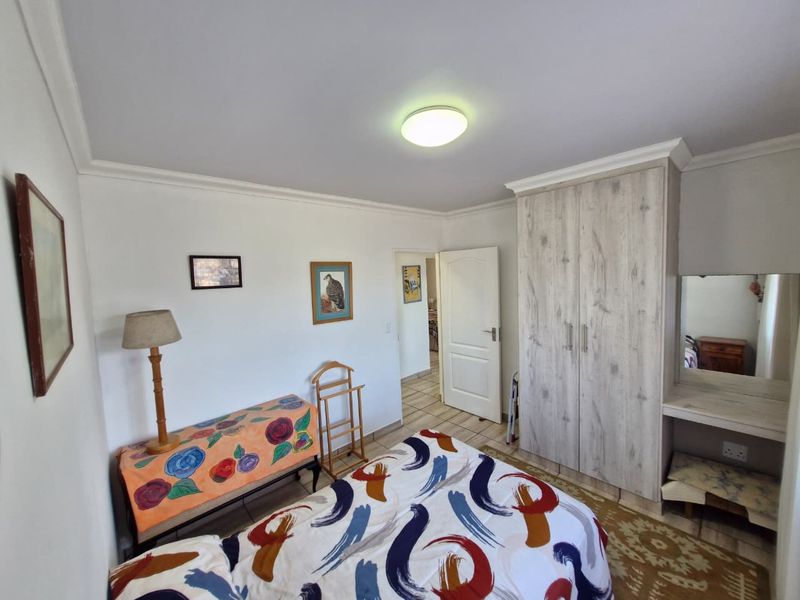 Family home in sought after Stilbaai going on auction. - Photo 9