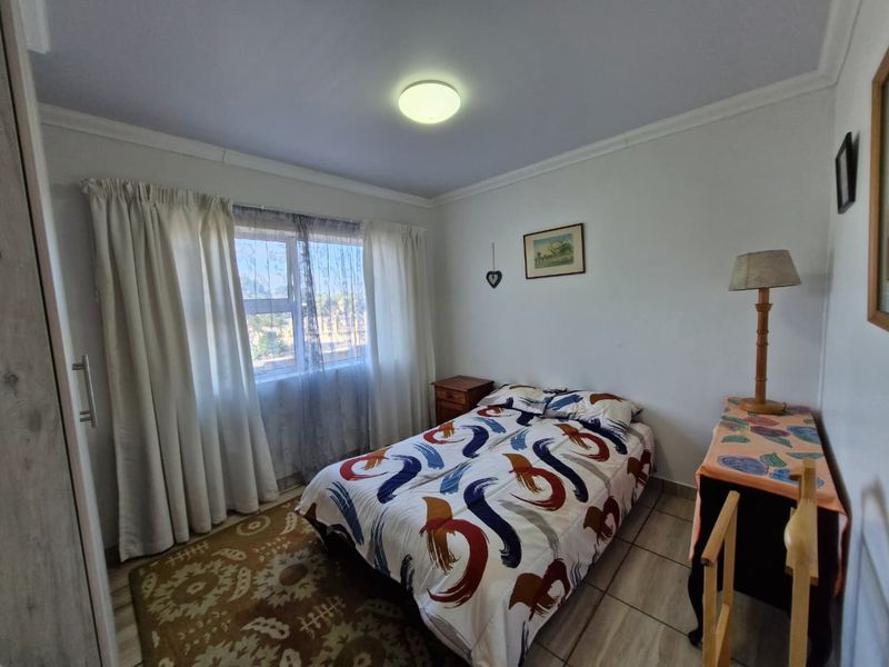 Family home in sought after Stilbaai going on auction. - Photo 8