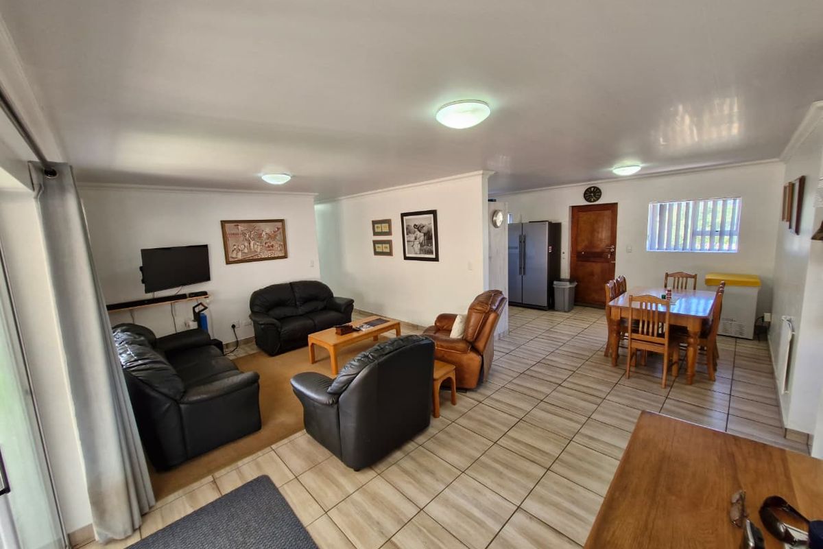 Family home in sought after Stilbaai going on auction. - Photo 4