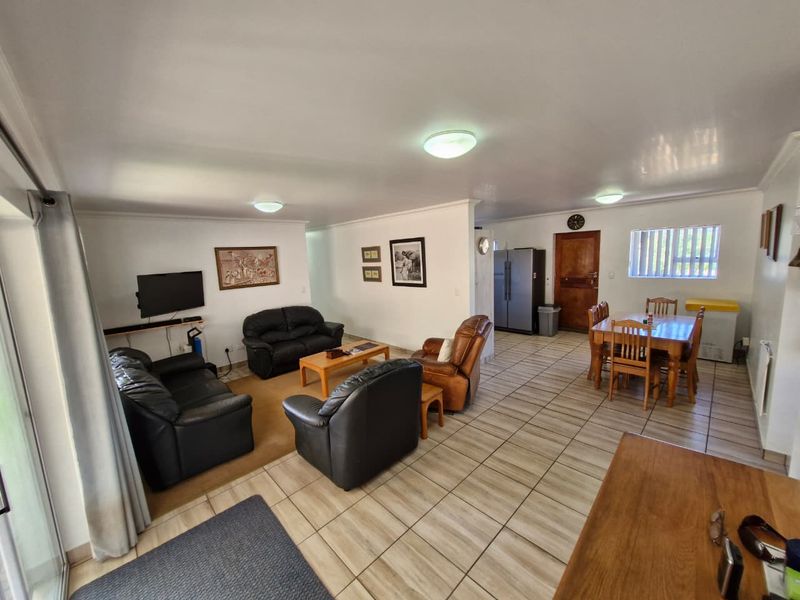 Family home in sought after Stilbaai going on auction. - Photo 4