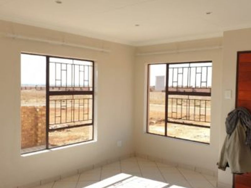 Charming 3-Bedroom Home with Single Garage in Eastview, Brakpan - Photo 9