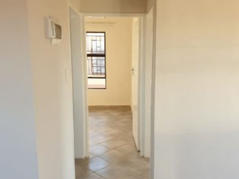 Charming 3-Bedroom Home with Single Garage in Eastview, Brakpan - Photo 7