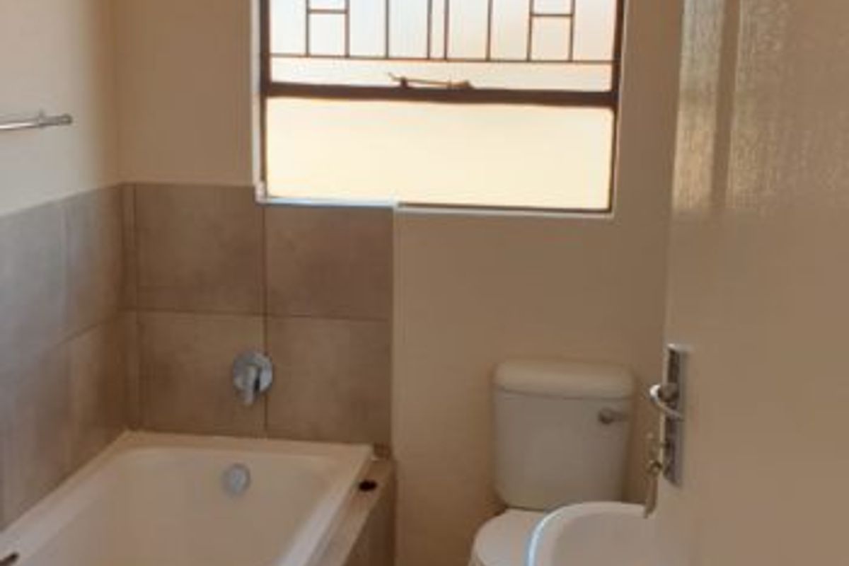 Charming 3-Bedroom Home with Single Garage in Eastview, Brakpan - Photo 4