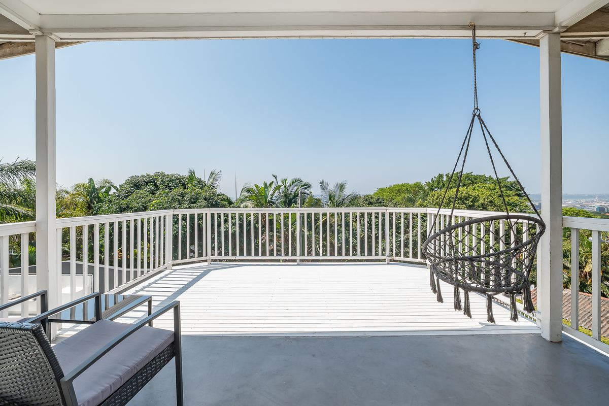 CONTEMPORARY HILLTOP HOME UPPER GLENWOOD - Photo 4