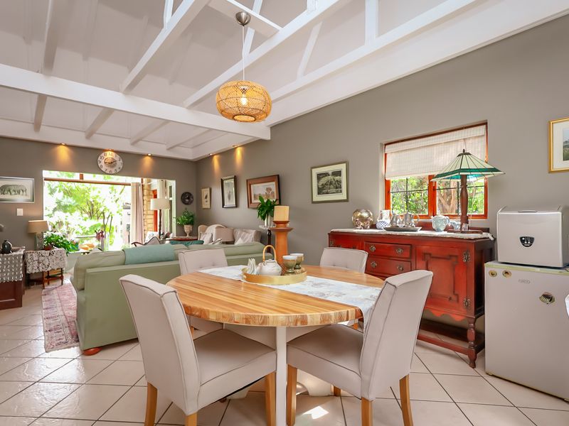 Charming Renovated Home with Private Garden and Seamless Indoor-Outdoor Living - Photo 7