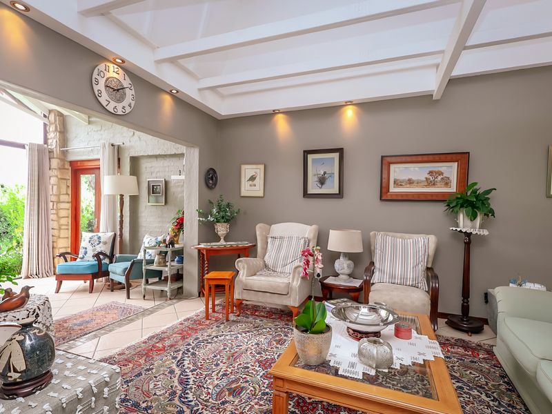 Charming Renovated Home with Private Garden and Seamless Indoor-Outdoor Living - Photo 4