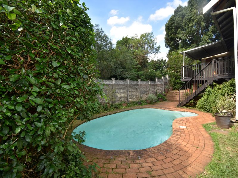 Family Home in Quiet side Road - Photo 5