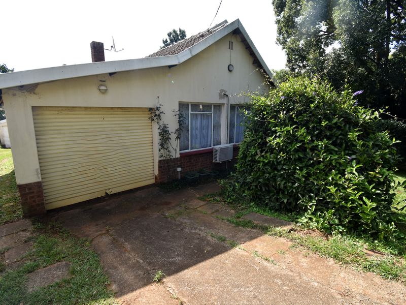 Family Home in Quiet side Road - Photo 6