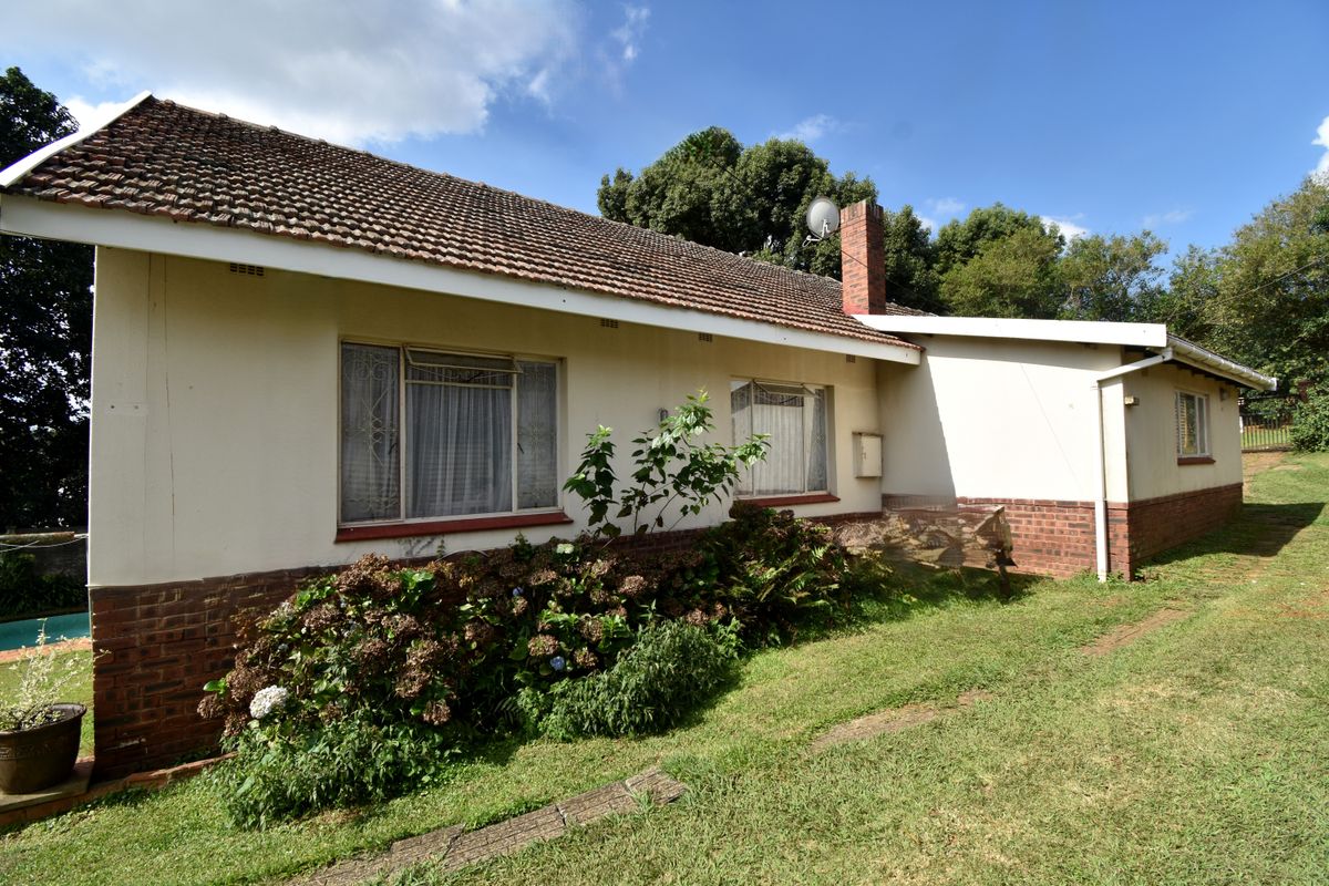 Family Home in Quiet side Road - Photo 3