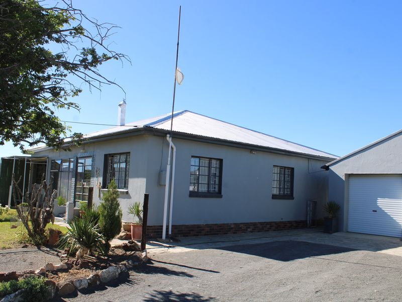 Cozy Family Home in Sutherland - Photo 2