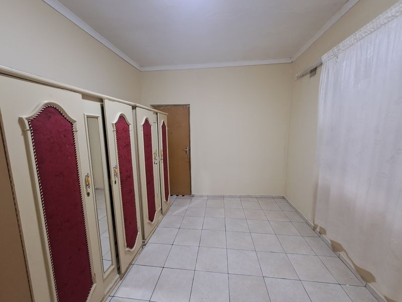 Four bedroom family home - Photo 9