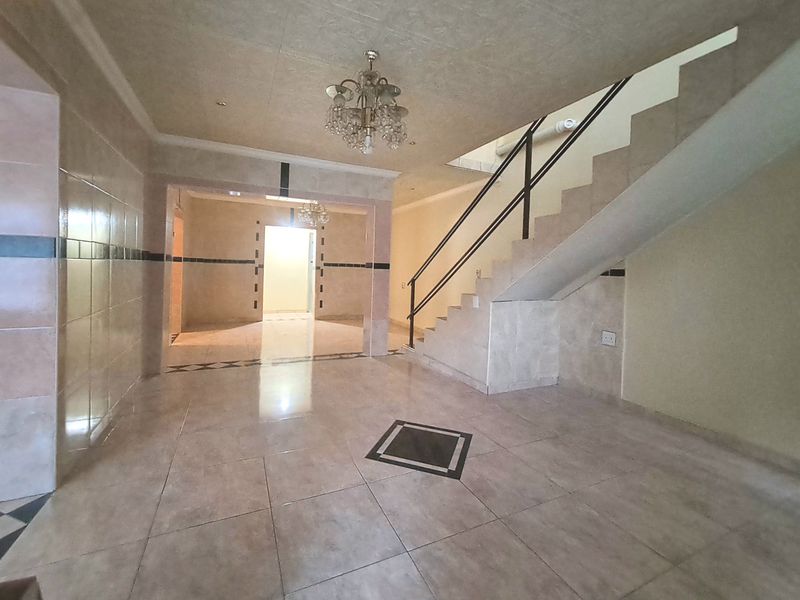 Four bedroom family home - Photo 2