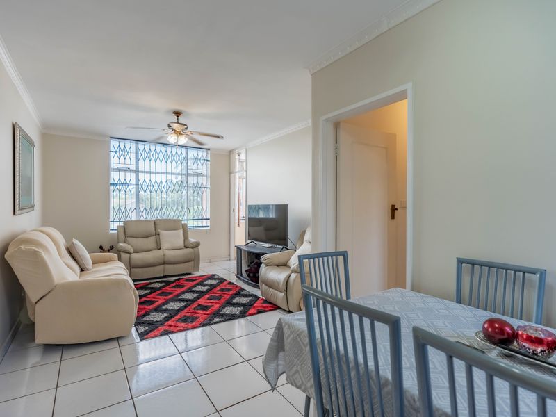 " Corner 2 Bed In Hot Demand Apartment Block - Water Included In Levy " - Photo 5