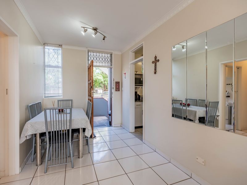 " Corner 2 Bed In Hot Demand Apartment Block - Water Included In Levy " - Photo 9