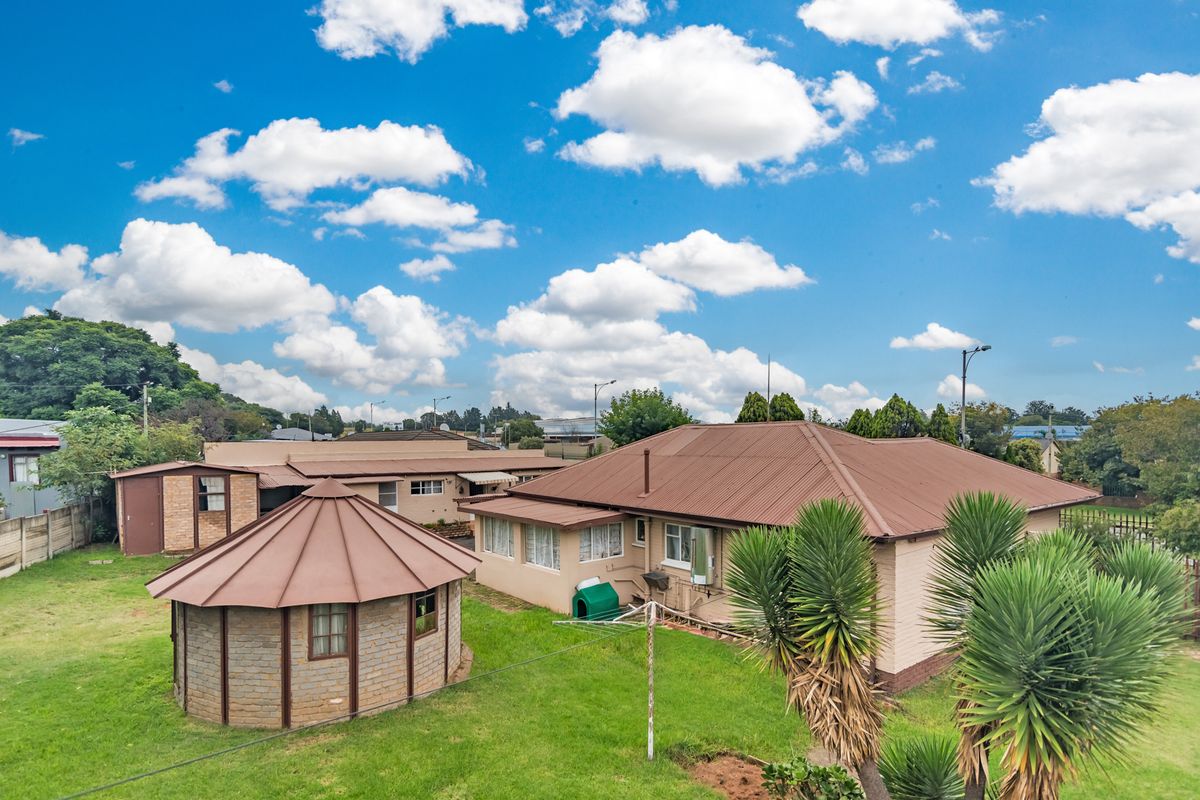 3 Bedroom House For Sale Complete With Flatlet & Out Buildings In Boltonia - Photo 2