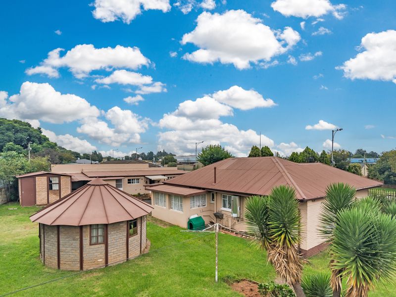 3 Bedroom House For Sale Complete With Flatlet & Out Buildings In Boltonia - Photo 2