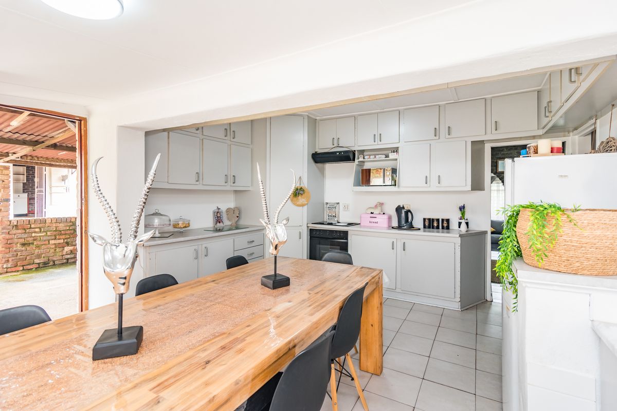 3 Bedroom House For Sale Complete With Flatlet & Out Buildings In Boltonia - Photo 3