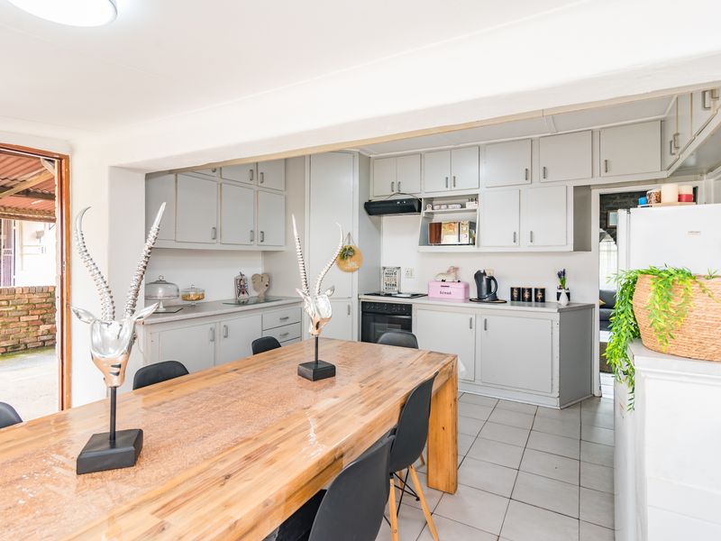 3 Bedroom House For Sale Complete With Flatlet & Out Buildings In Boltonia - Photo 3