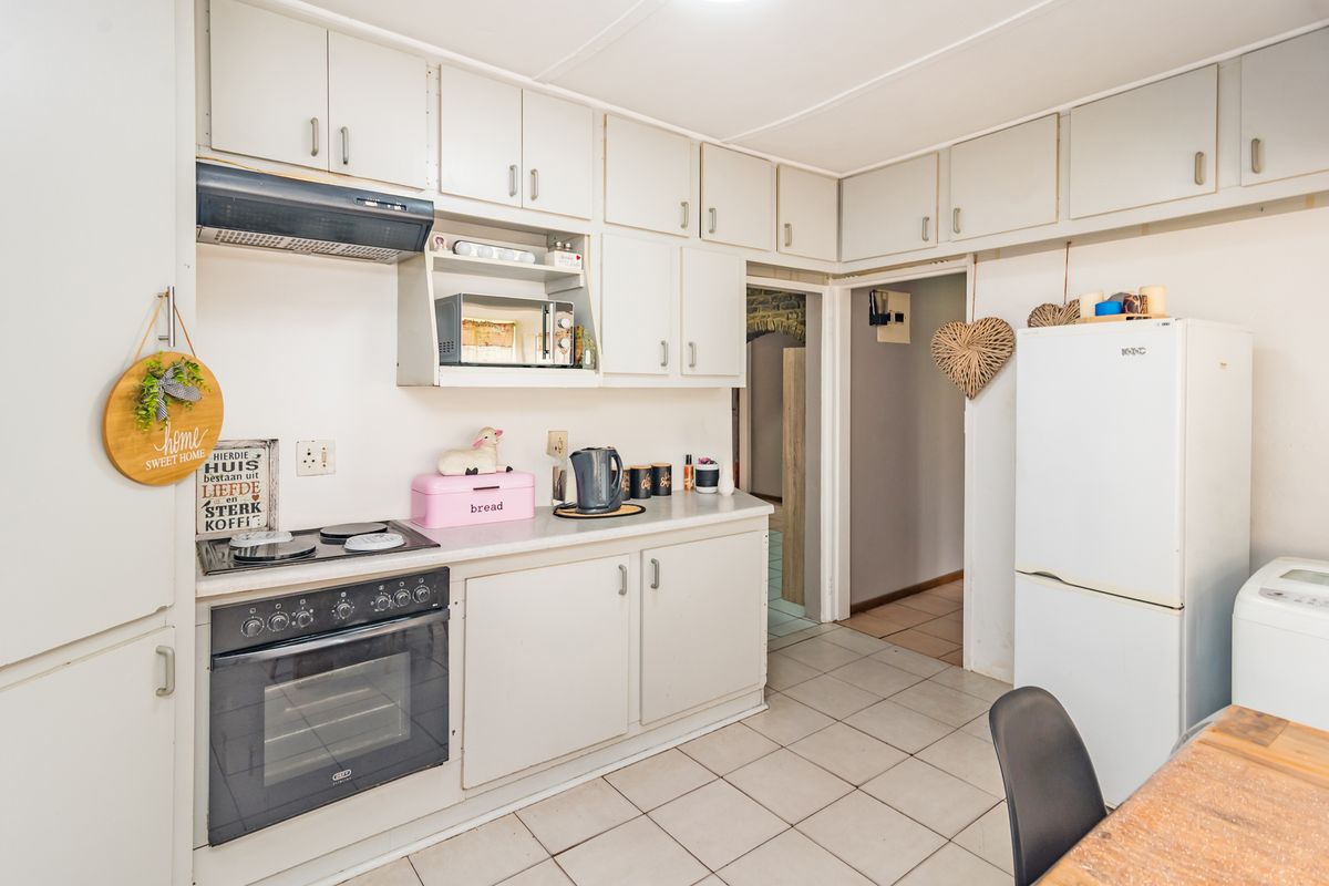 3 Bedroom House For Sale Complete With Flatlet & Out Buildings In Boltonia - Photo 5