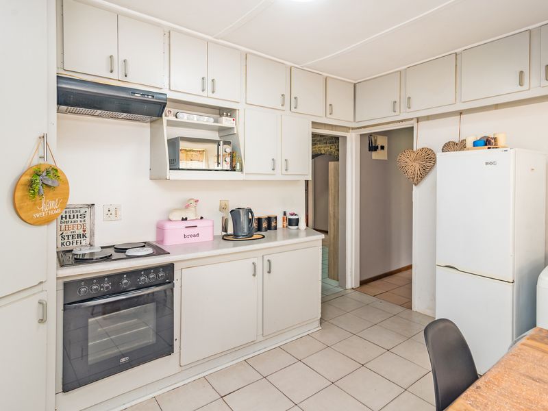 3 Bedroom House For Sale Complete With Flatlet & Out Buildings In Boltonia - Photo 5