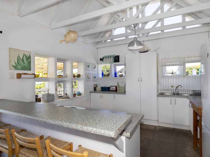 Four Bedroom House For Sale in Port Alfred - Photo 7