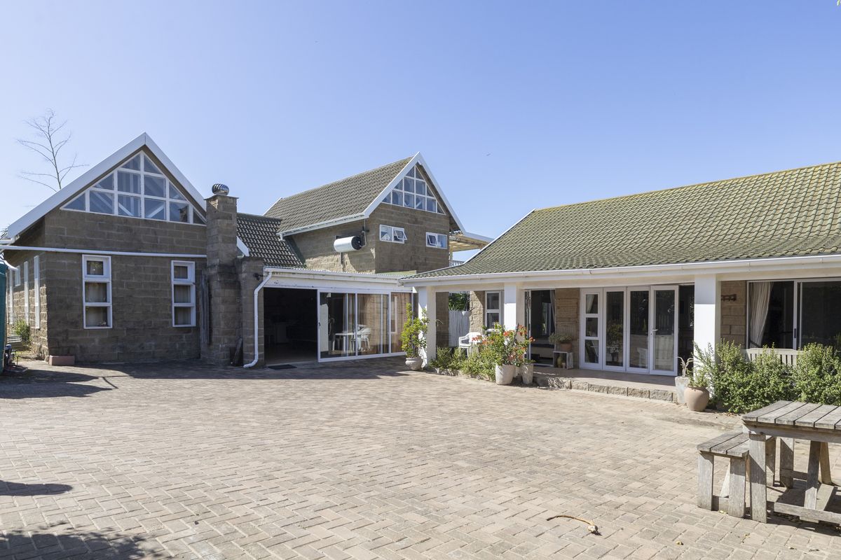 Four Bedroom House For Sale in Port Alfred - Photo 2