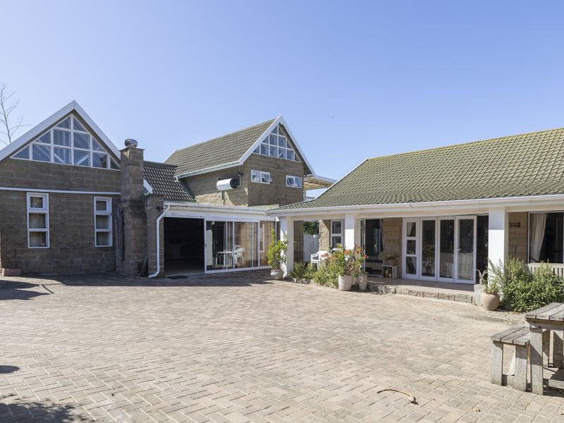 Four Bedroom House For Sale in Port Alfred - Photo 2