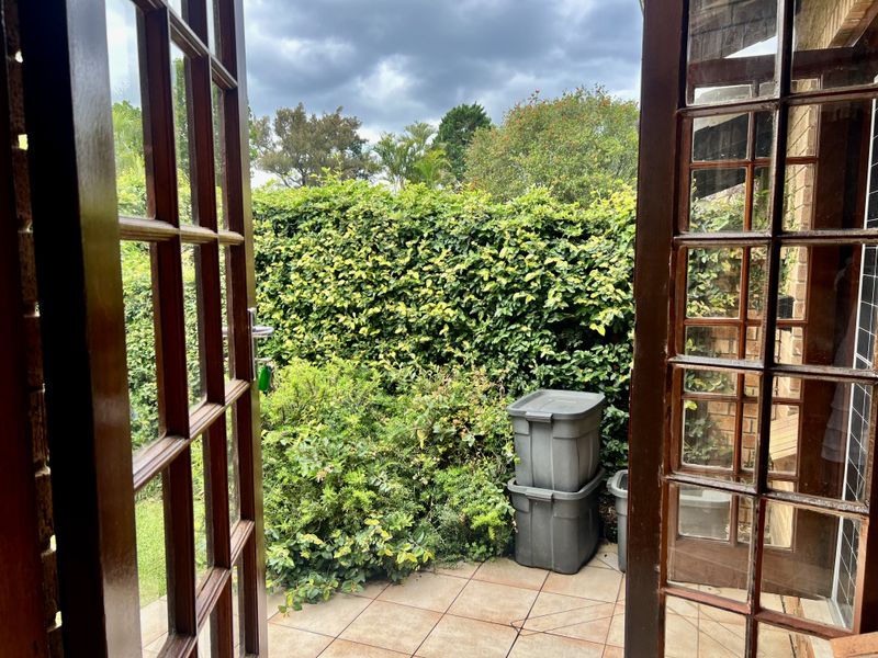 North-East Facing 3-Bedroom Home with Solar & Open-Plan Living in Waltdorf - Photo 10