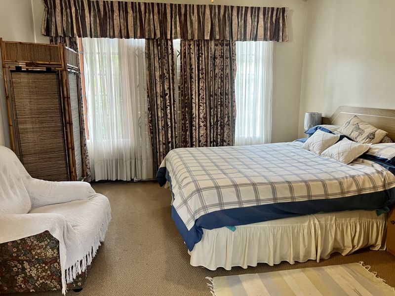 North-East Facing 3-Bedroom Home with Solar & Open-Plan Living in Waltdorf - Photo 8