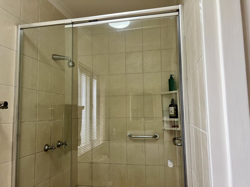 North-East Facing 3-Bedroom Home with Solar & Open-Plan Living in Waltdorf - Photo 7