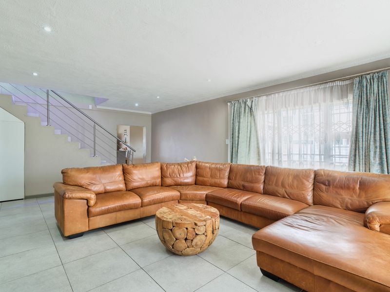 Modern & Spacious Double-Storey Home in the Heart of Fairview - Photo 3