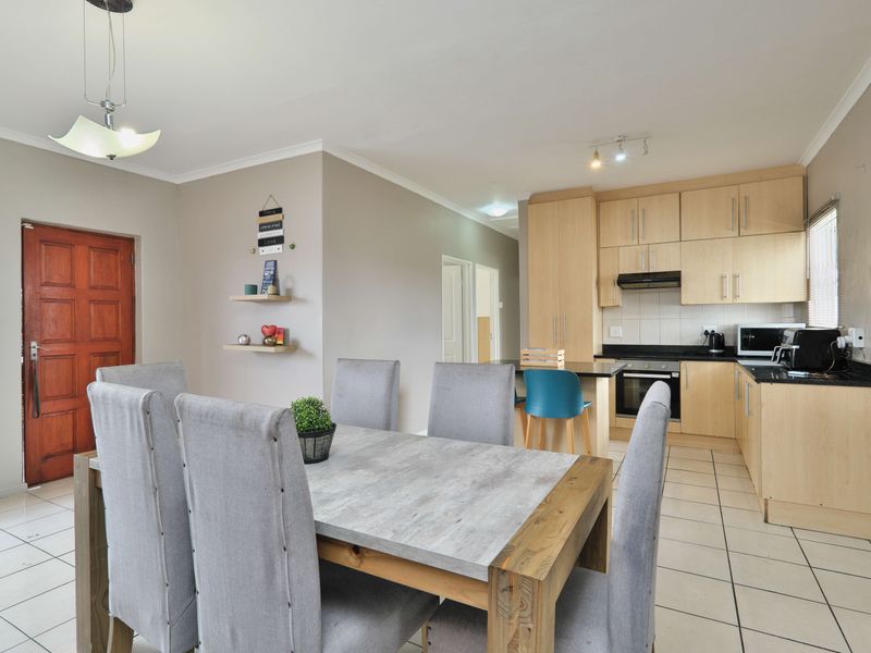 Modern & Spacious Double-Storey Home in the Heart of Fairview - Photo 5