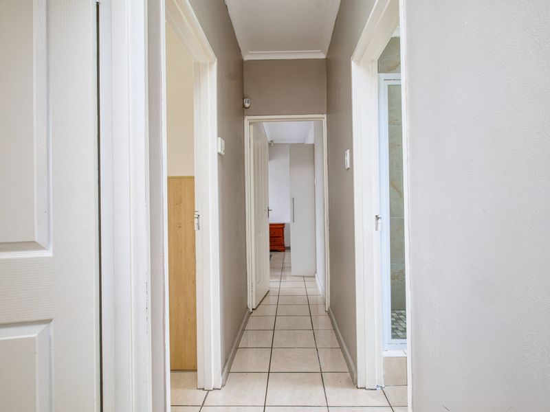 Modern & Spacious Double-Storey Home in the Heart of Fairview - Photo 8