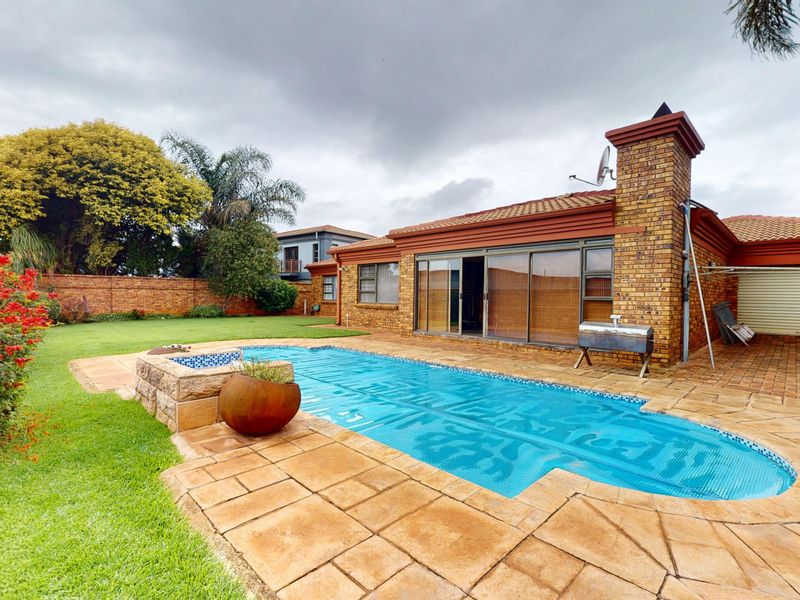 Perfect Low Maintenance Family Home with Pool in Secure Estate! - Photo 3