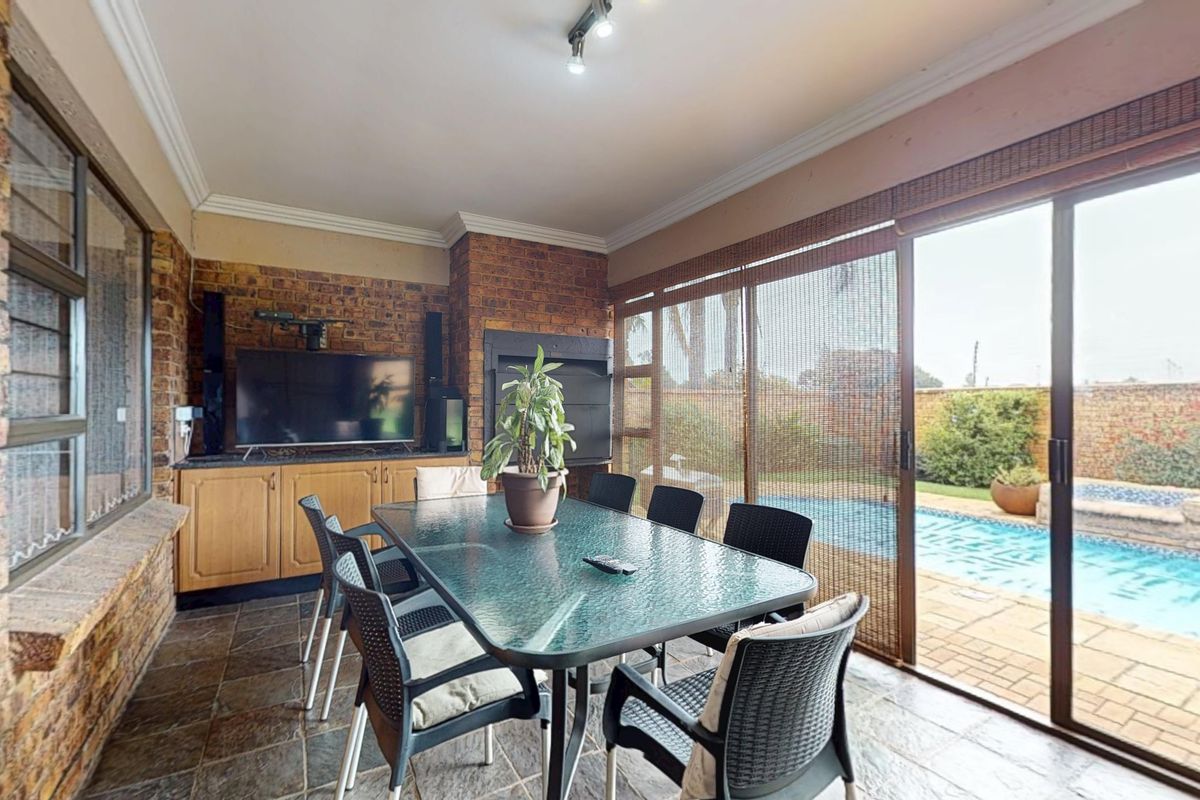 Perfect Low Maintenance Family Home with Pool in Secure Estate! - Photo 4