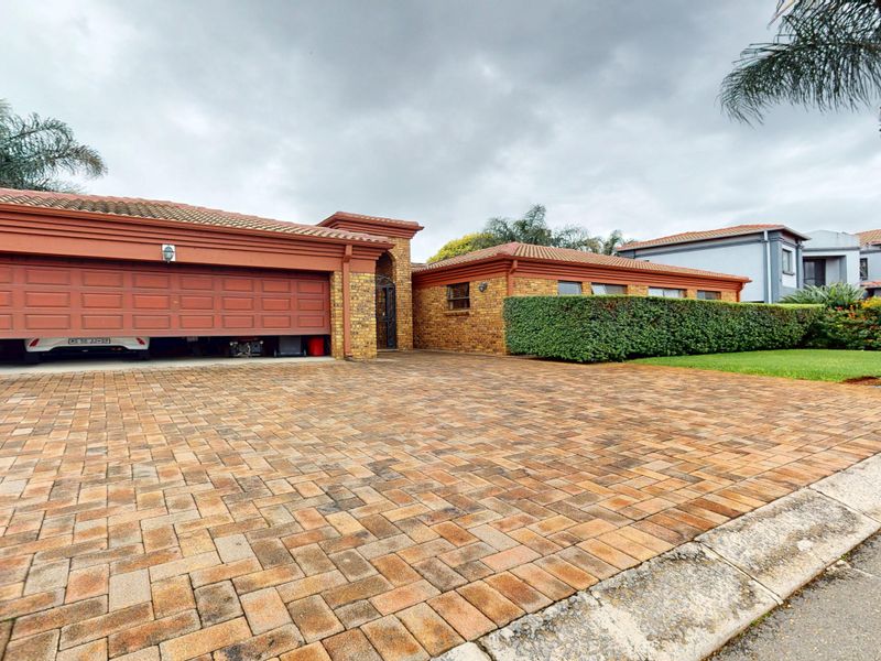 Perfect Low Maintenance Family Home with Pool in Secure Estate! - Photo 2