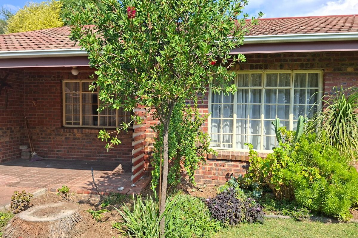 They Deserve the Peace - Secure Retirement Living Awaits - Photo 3