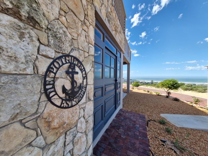 Spacious Coastal Masterpiece with Uninterrupted Ocean Views – Fully Furnished - Photo 2