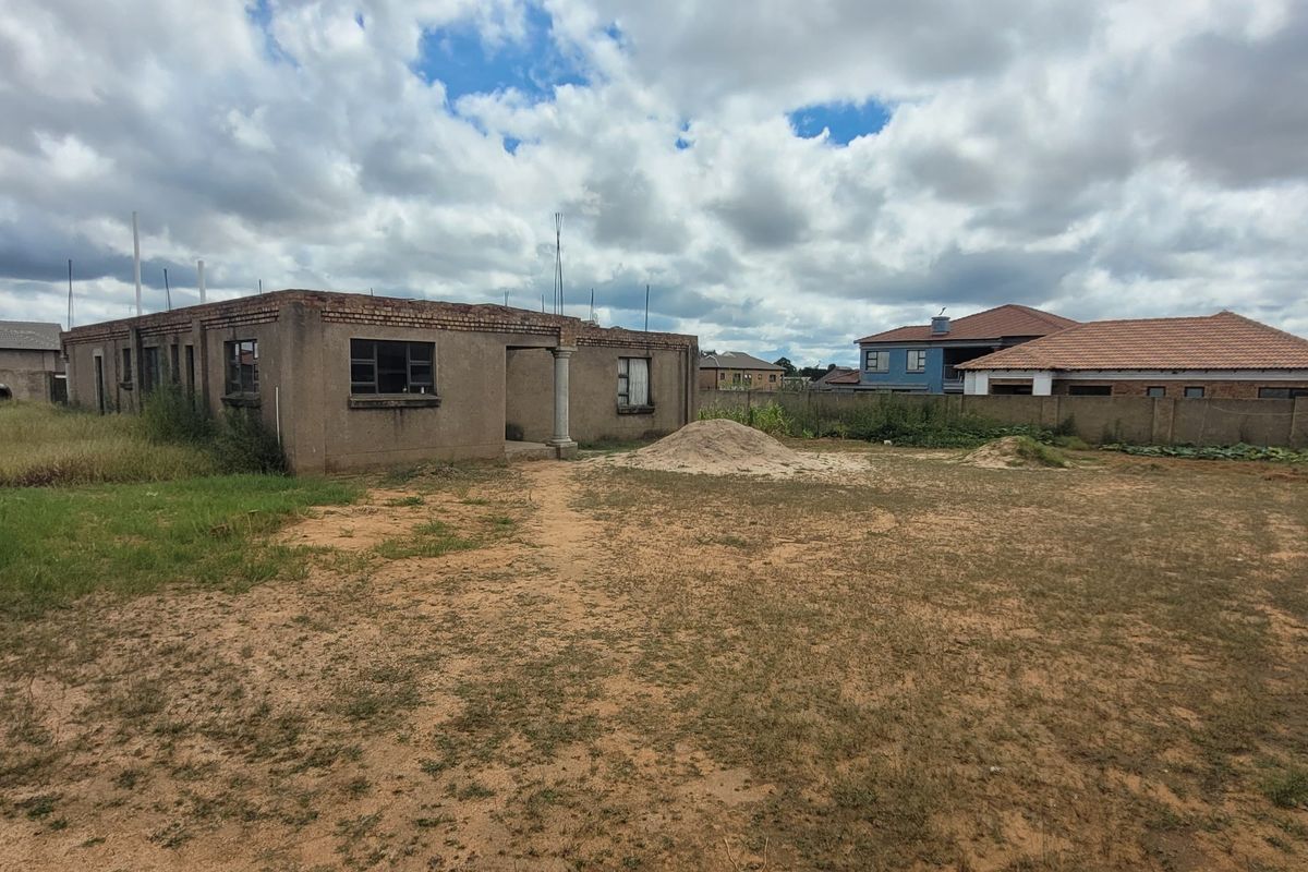 Incomplete House on a huge Stand!! - Photo 2