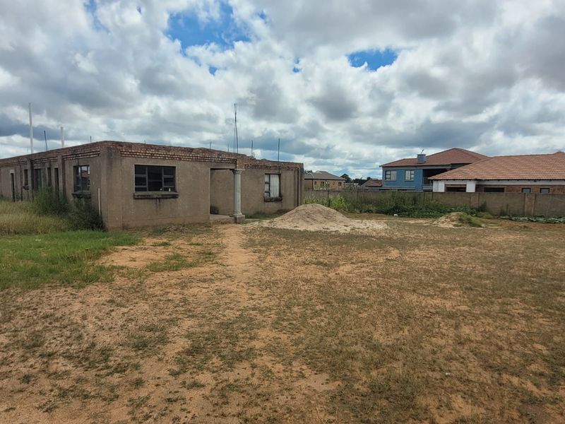 Incomplete House on a huge Stand!! - Photo 2