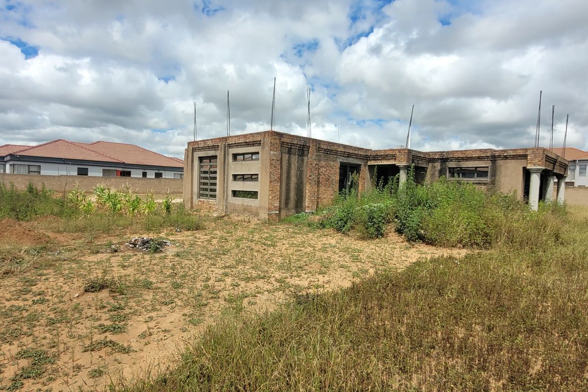 Incomplete House on a huge Stand!! - Photo 4