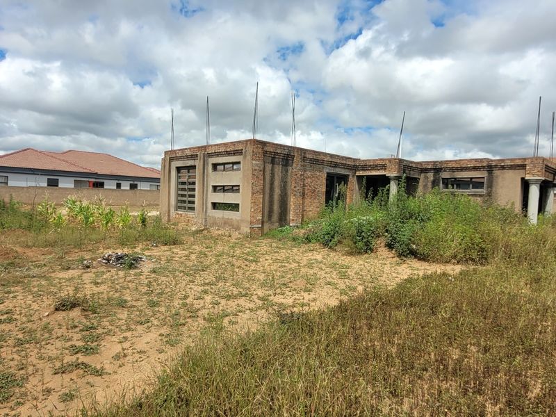 Incomplete House on a huge Stand!! - Photo 4