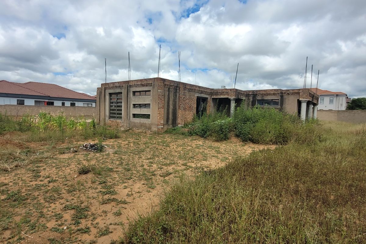 Incomplete House on a huge Stand!! - Photo 3