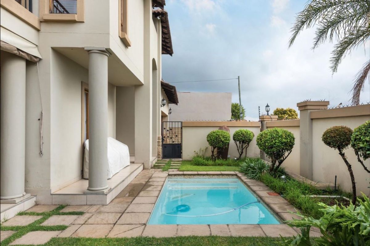 Tuscan-Style Family Home | Move-In Ready - Photo 3