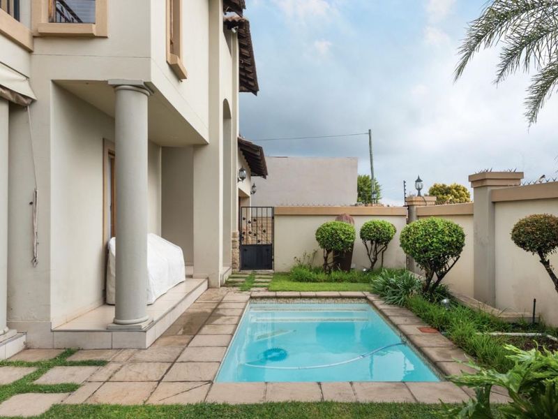 Tuscan-Style Family Home | Move-In Ready - Photo 3