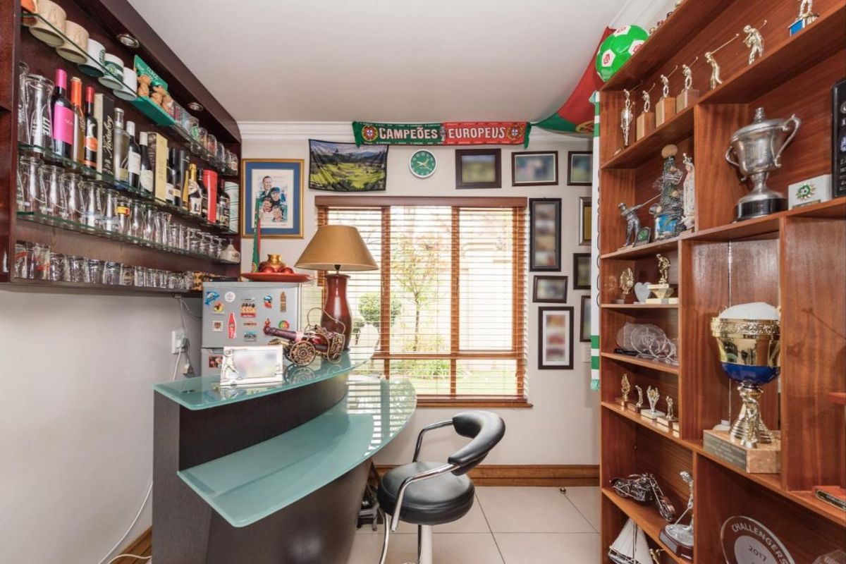 Tuscan-Style Family Home | Move-In Ready - Photo 5